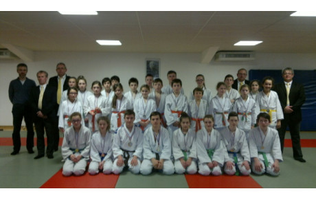 L'équipe Jujitsu victorieuse en duo système